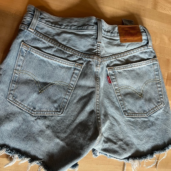 Shortened Levi’s 501 slouch denim shorts light blue - 27 - Picture 8 of 8
